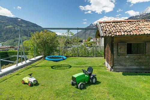 Spielplatz mit Schaukeln