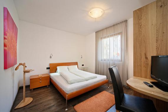 Doppelbettzimmer im Panorama Silence Appartement-Hotel Beatenhof