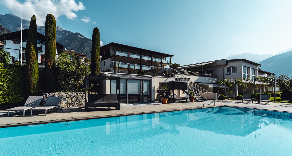 Hotel con piscina all’aperto a Tirolo